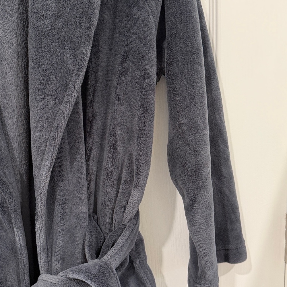 Pottery Barn Terry cloth navy blue/gray woman’s size small bathrobe - Picture 3 of 6